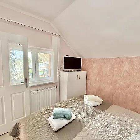 Lelle Udvar 3 Private Jacuzzi Ac Free Parking 아파트 발라톤엘